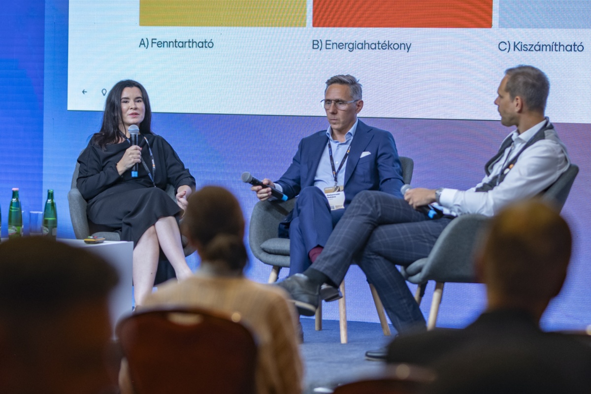 Kerekasztal-beszélgetés a Portfolio Property Investment Forum 2025-ön, Tóth Zsuzsanna a WLHM GmbH tulajdonosa és a Mester 76 Ingatlanfejlesztési Alap projektvezetője